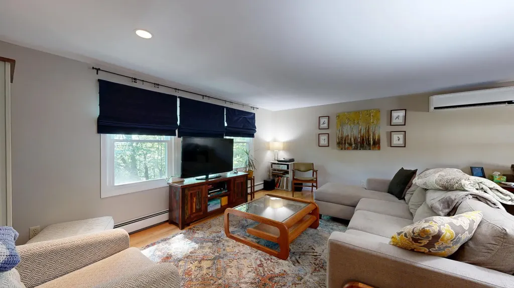 25 Delcliffe Lane Lewiston ME 04240