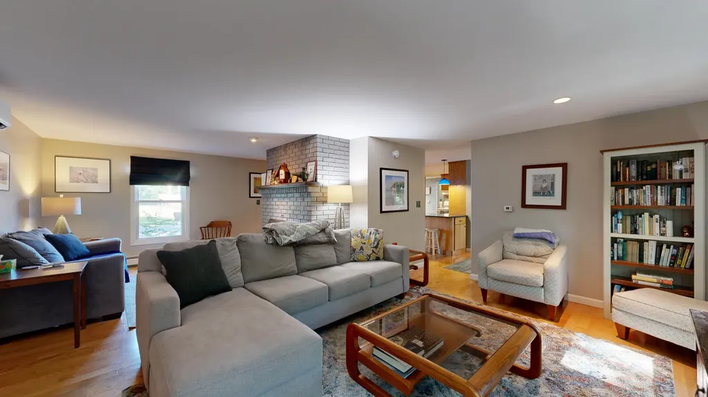 25 Delcliffe Lane Lewiston ME 04240
