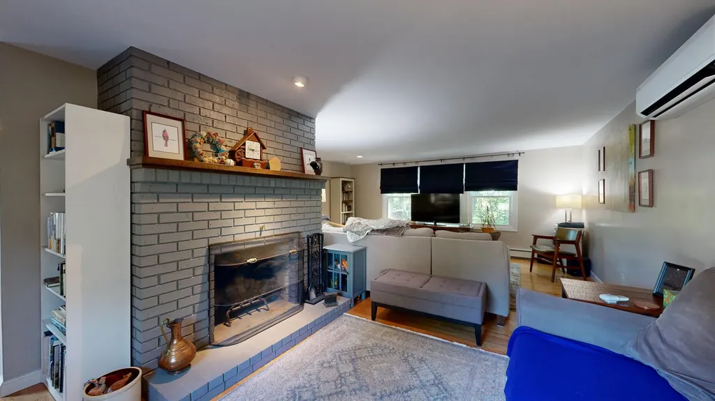 25 Delcliffe Lane Lewiston ME 04240