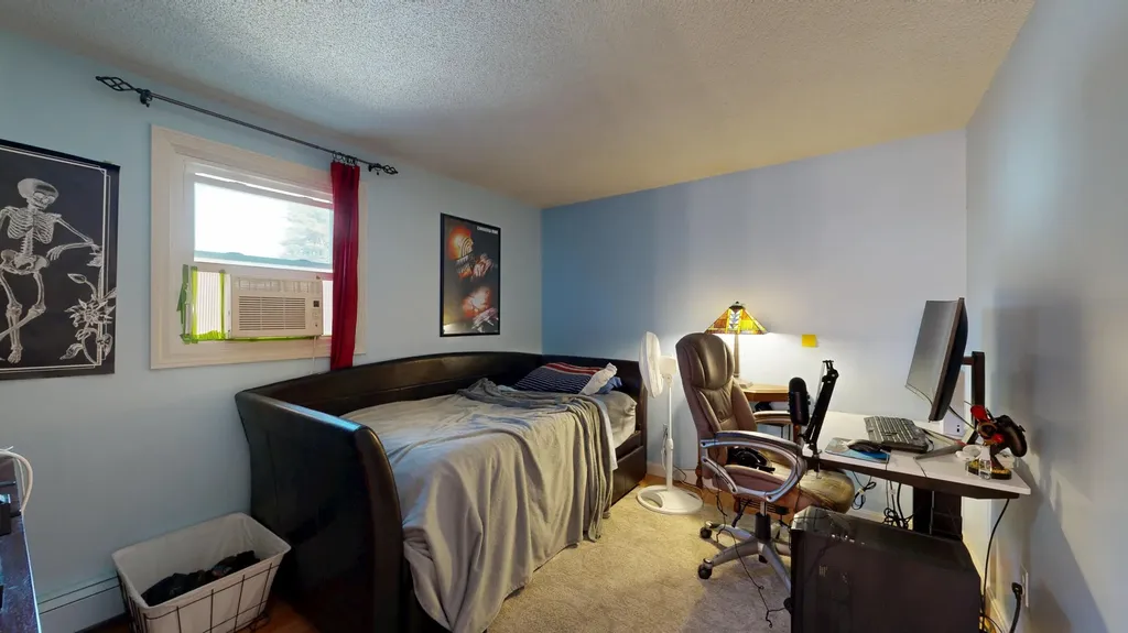25 Delcliffe Lane Lewiston ME 04240