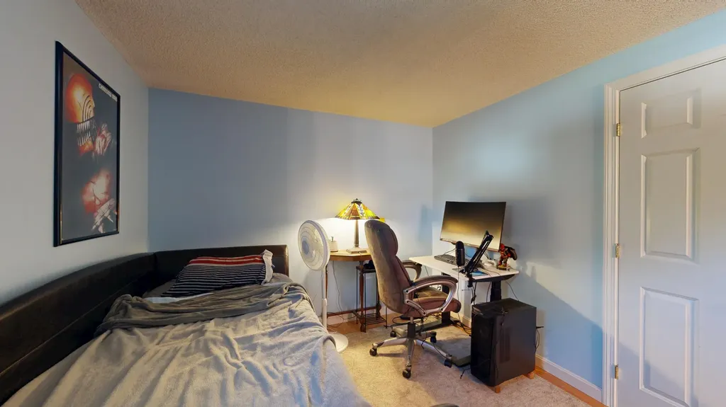 25 Delcliffe Lane Lewiston ME 04240