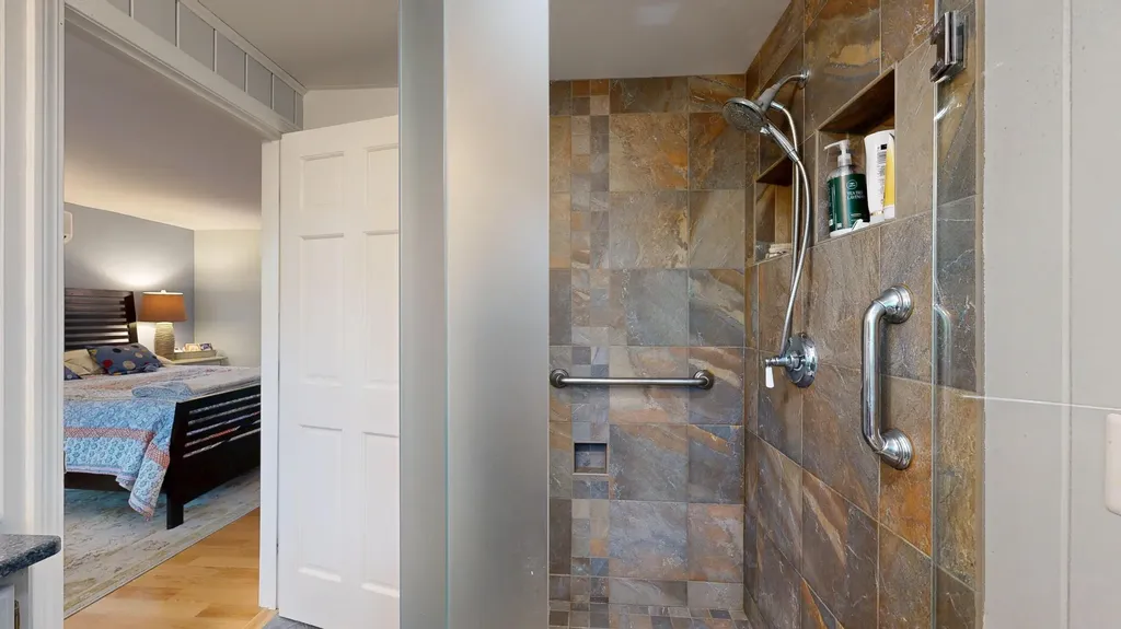 25 Delcliffe Lane Lewiston ME 04240