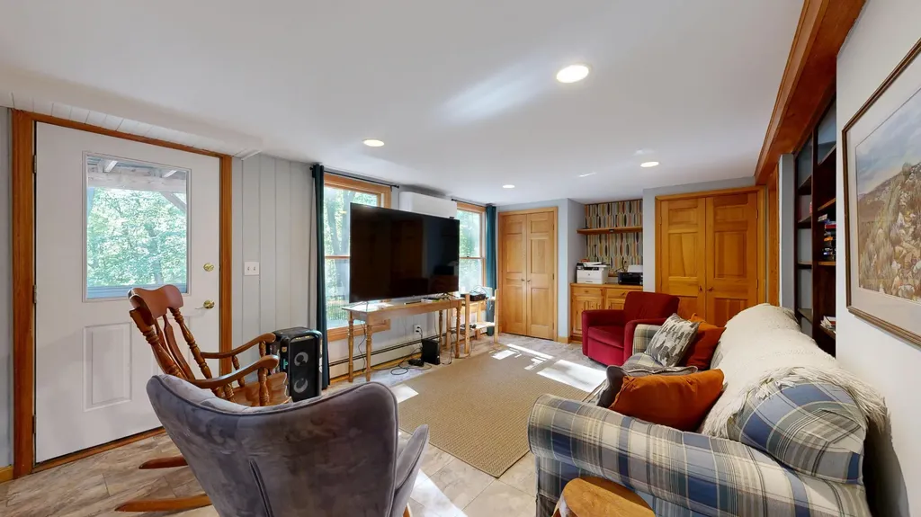 25 Delcliffe Lane Lewiston ME 04240