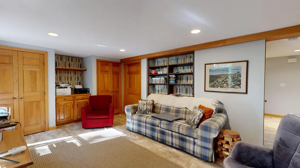 25 Delcliffe Lane Lewiston ME 04240