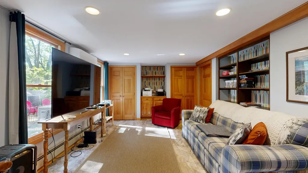 25 Delcliffe Lane Lewiston ME 04240