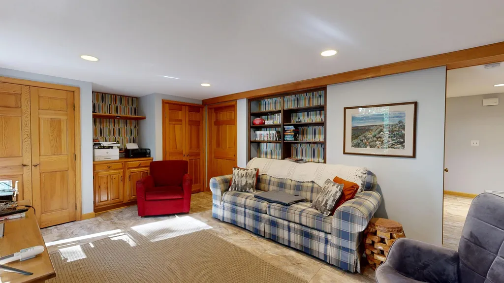 25 Delcliffe Lane Lewiston ME 04240