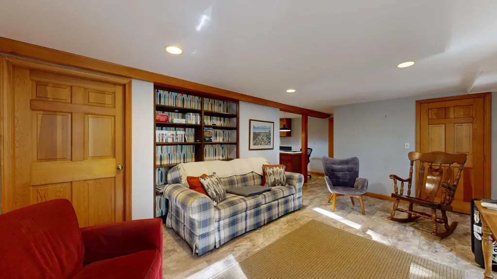 25 Delcliffe Lane Lewiston ME 04240