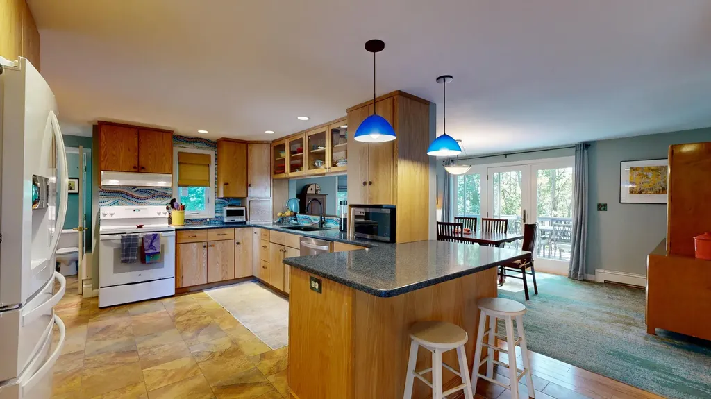 25 Delcliffe Lane Lewiston ME 04240