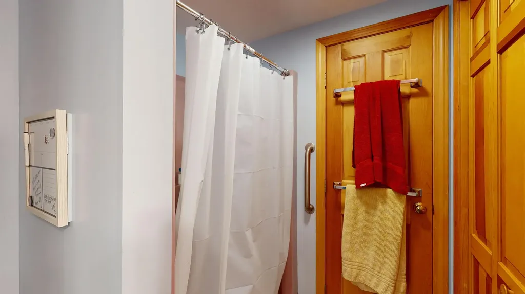 25 Delcliffe Lane Lewiston ME 04240