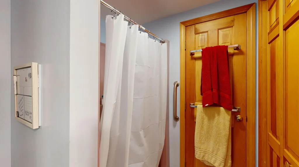 25 Delcliffe Lane Lewiston ME 04240