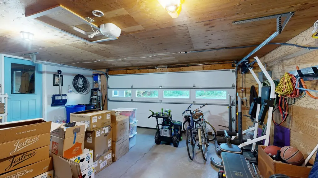 25 Delcliffe Lane Lewiston ME 04240