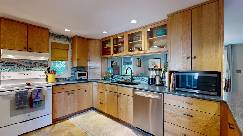 25 Delcliffe Lane Lewiston ME 04240