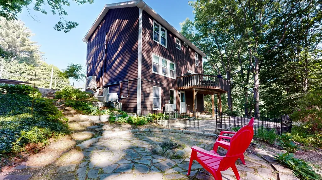 25 Delcliffe Lane Lewiston ME 04240