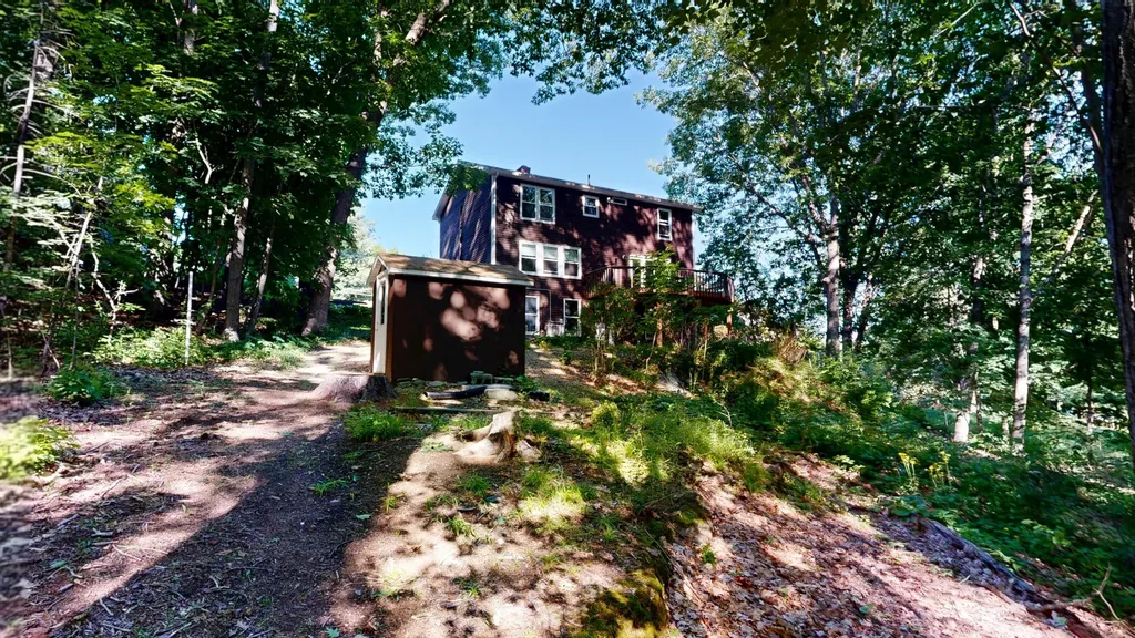 25 Delcliffe Lane Lewiston ME 04240