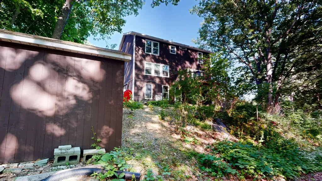 25 Delcliffe Lane Lewiston ME 04240