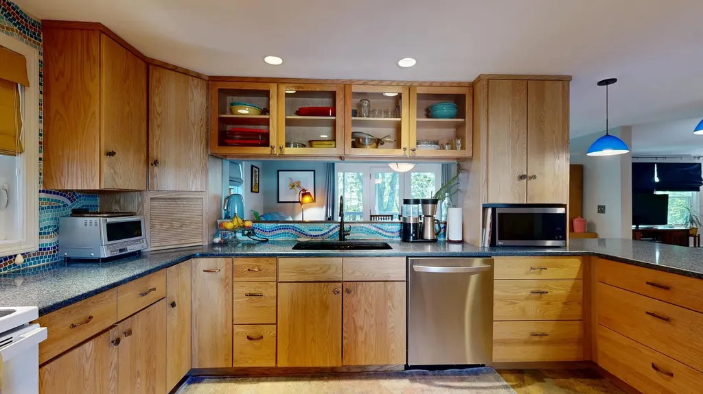 25 Delcliffe Lane Lewiston ME 04240