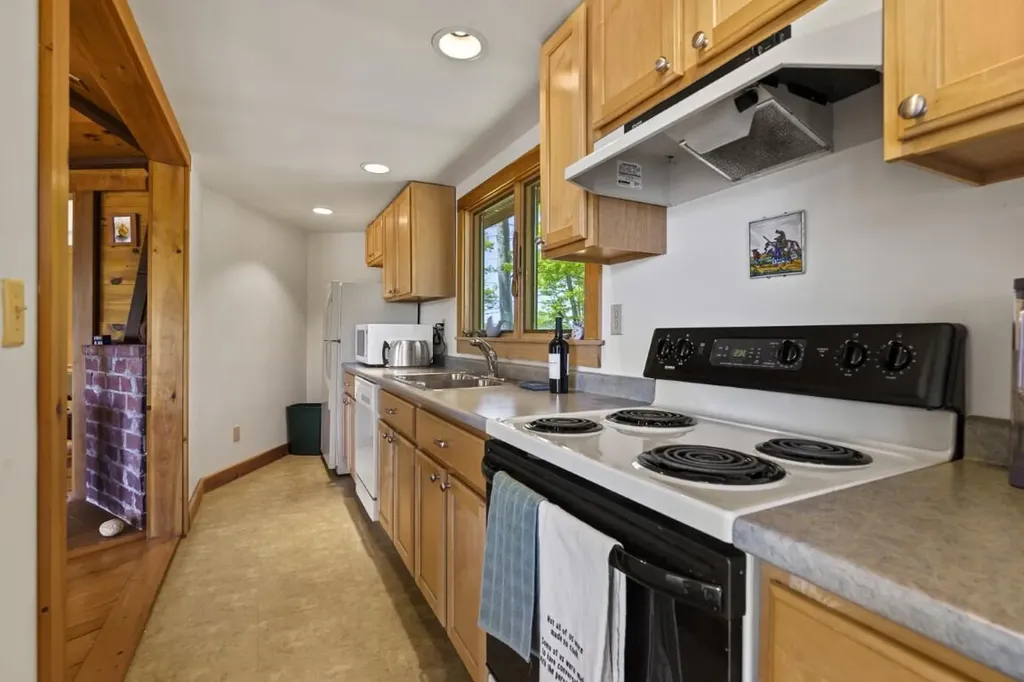 42 Delano Drive Boothbay ME 04537