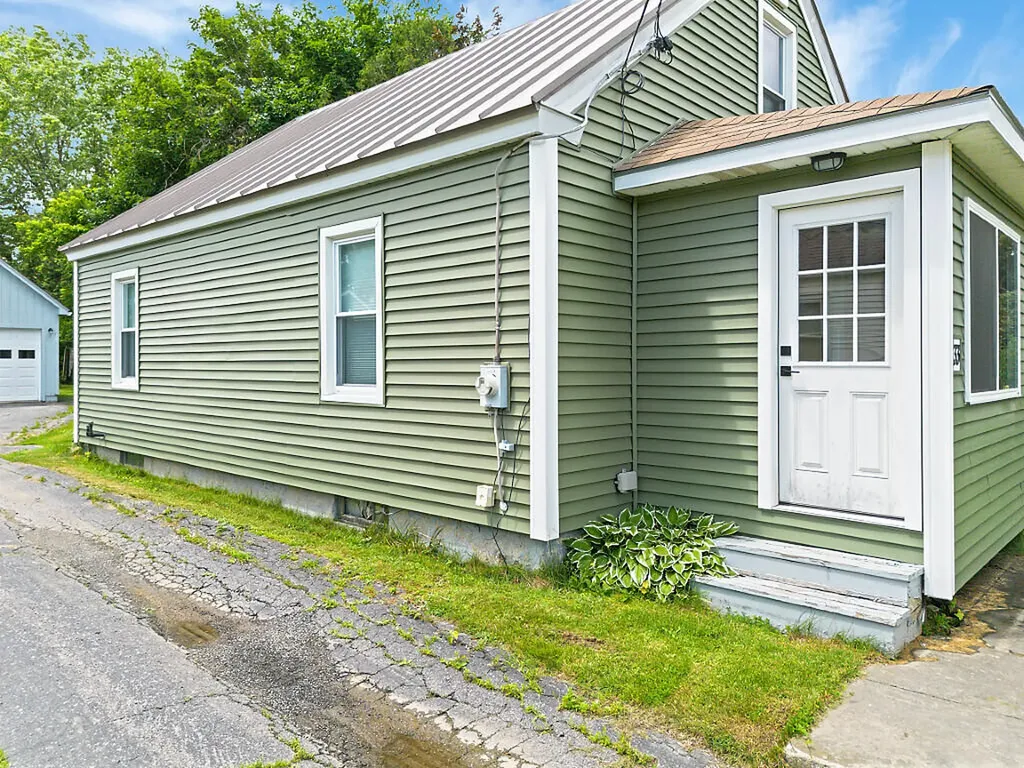 33 Cottage Street Fairfield ME 04901
