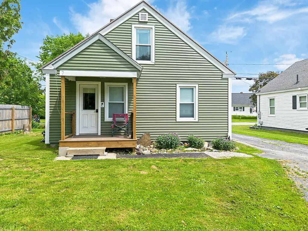 33 Cottage Street Fairfield ME 04901