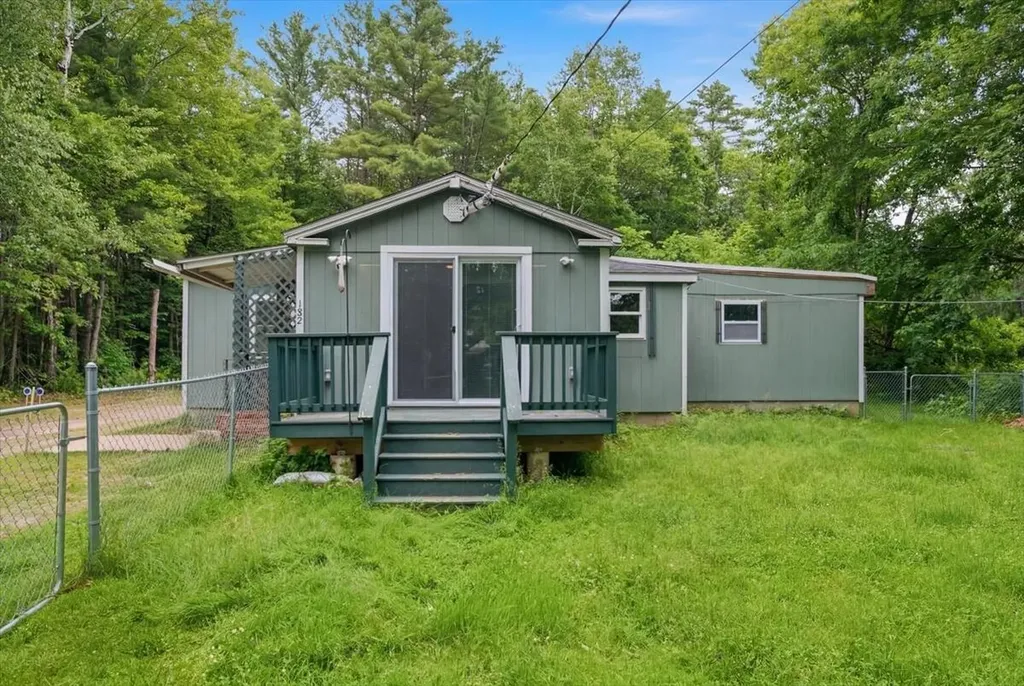 182 Manley Road Auburn ME 04210