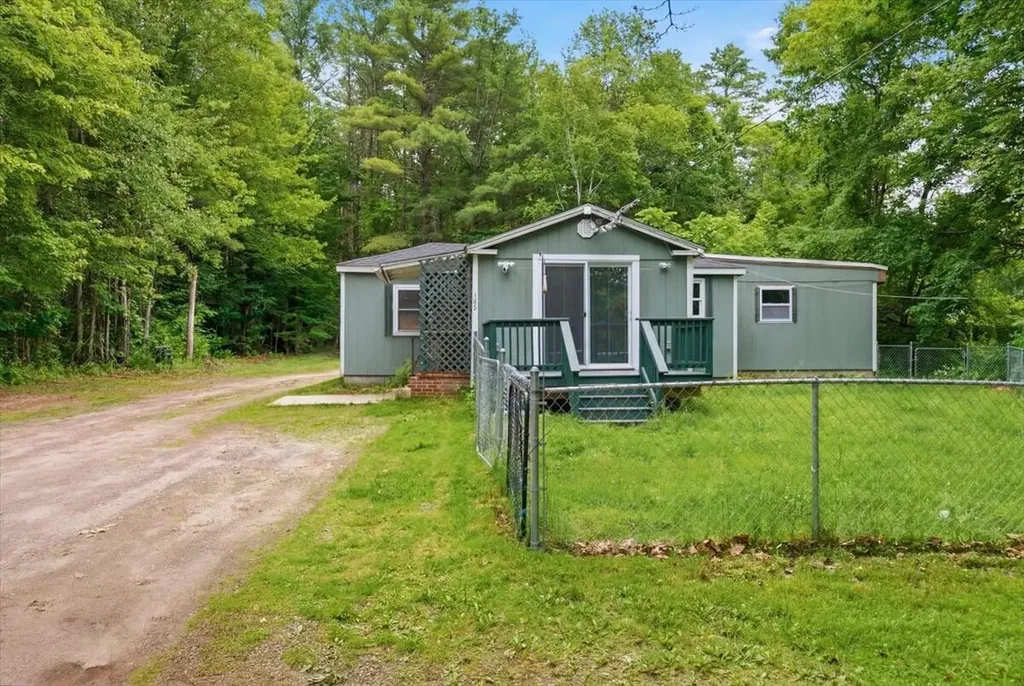 182 Manley Road Auburn ME 04210