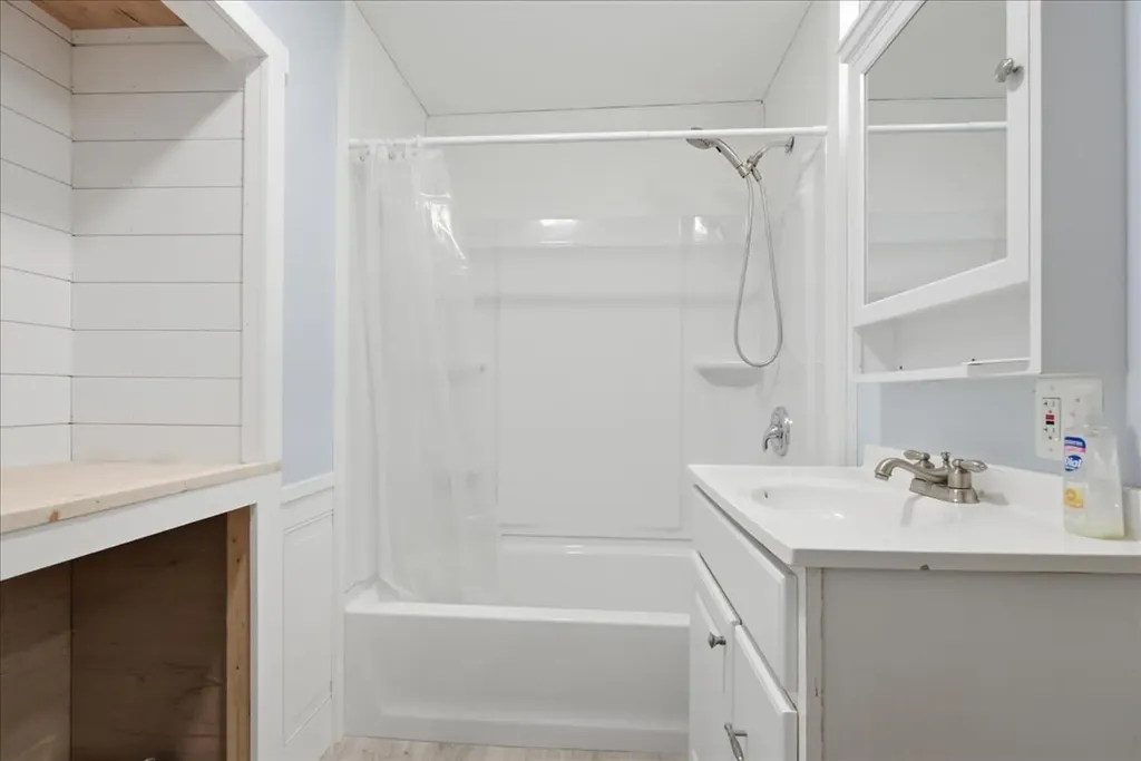 182 Manley Road Auburn ME 04210