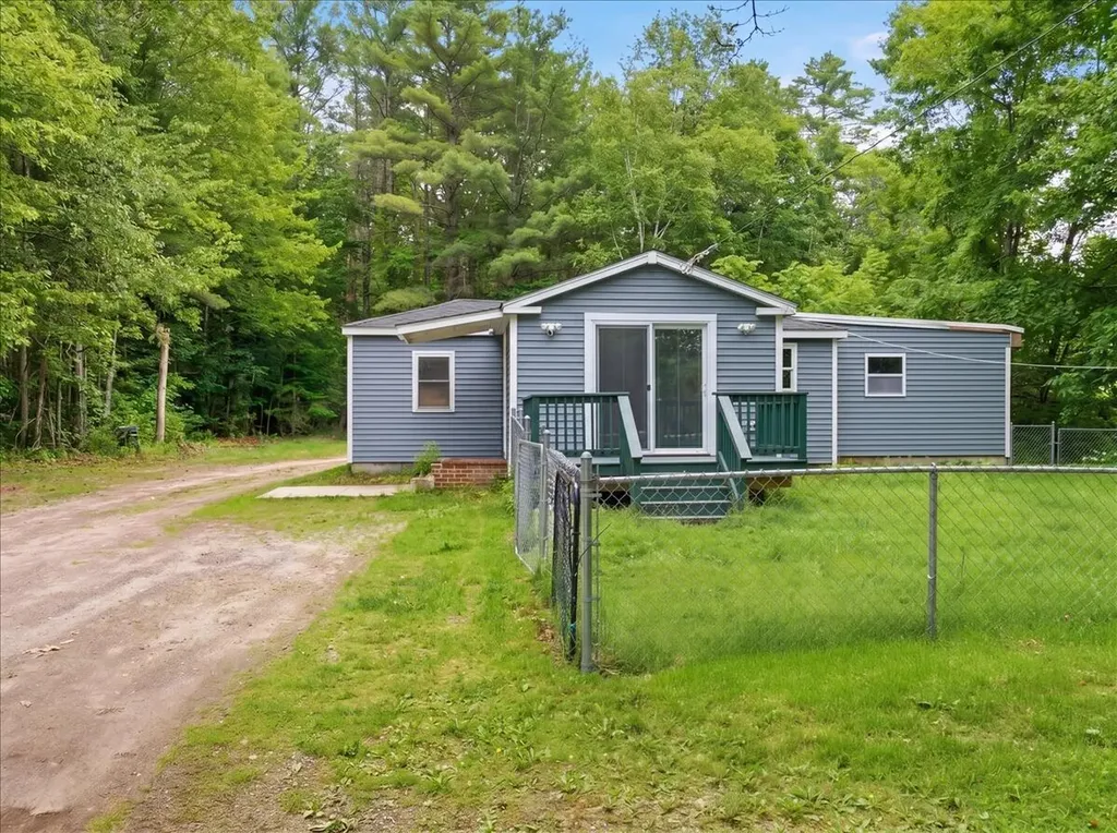 182 Manley Road Auburn ME 04210