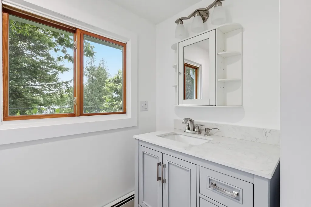 132 N Shore Lane Winthrop ME 04364