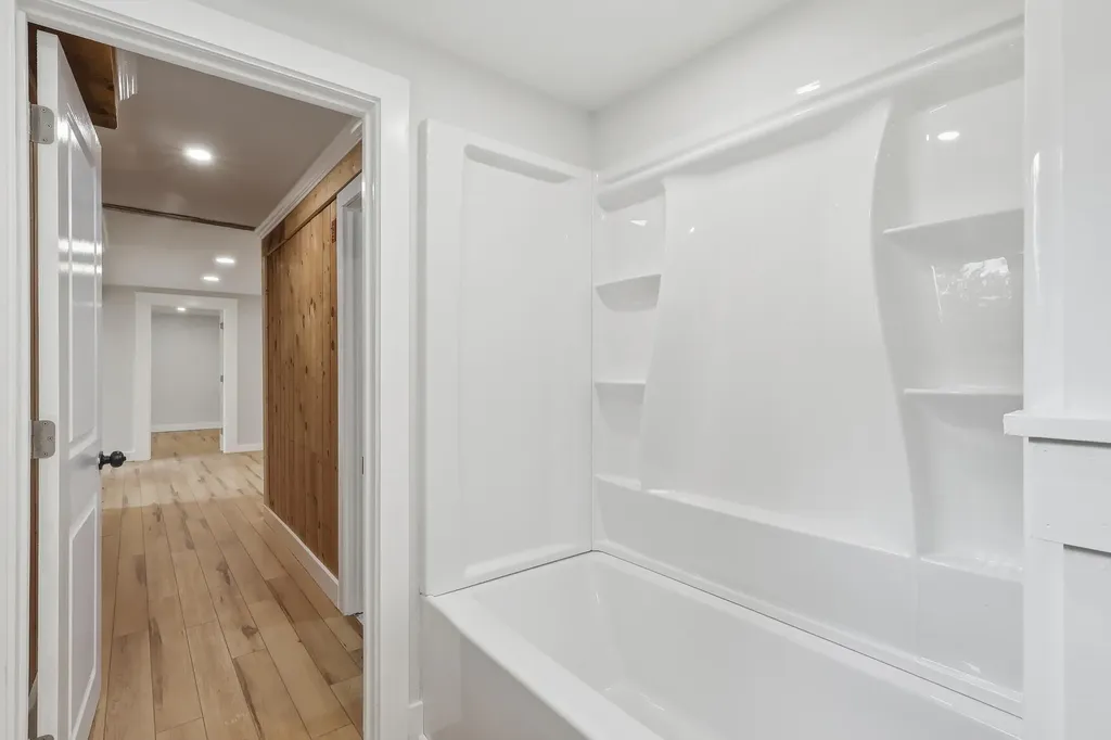 132 N Shore Lane Winthrop ME 04364