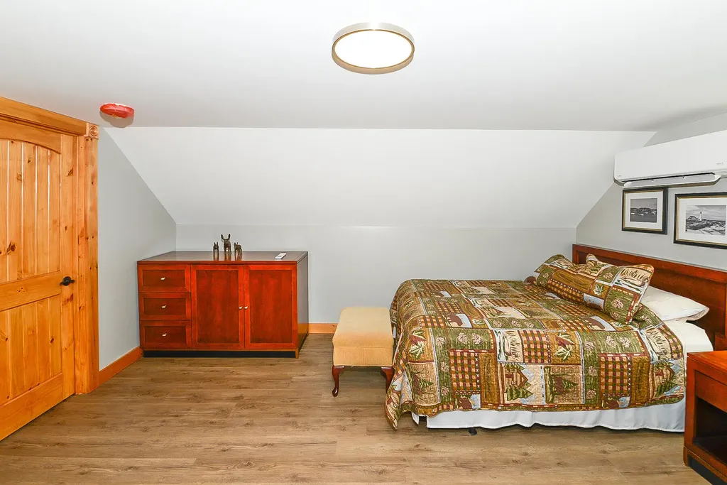679 Roosevelt Trail Naples ME 04055