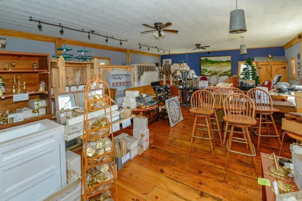 679 Roosevelt Trail Naples ME 04055
