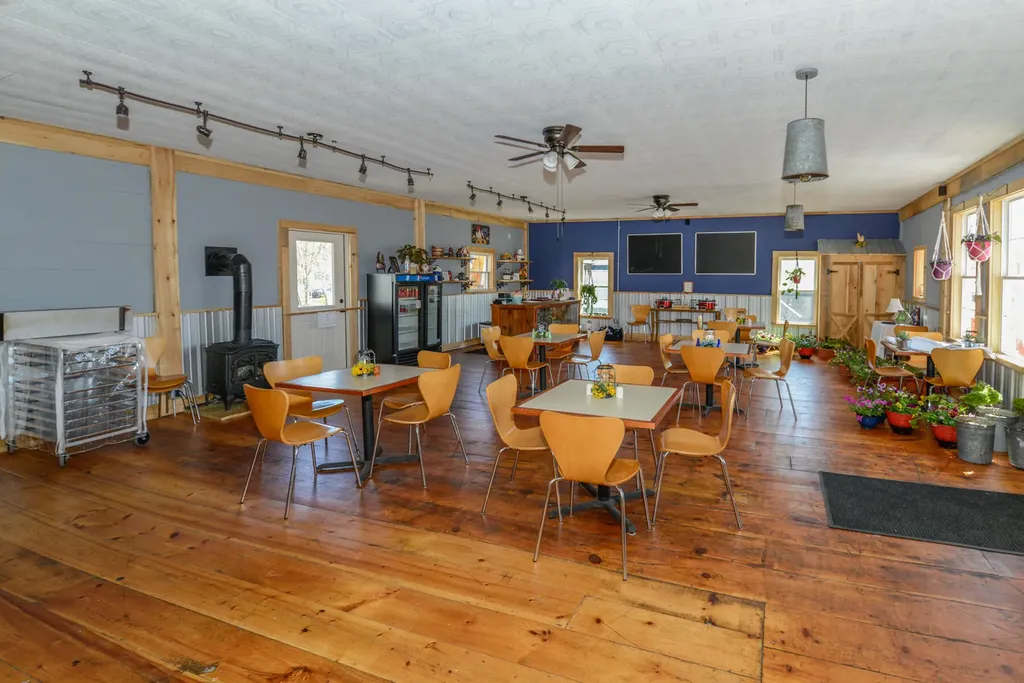 679 Roosevelt Trail Naples ME 04055