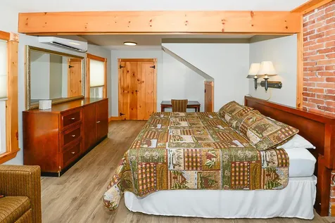 679 Roosevelt Trail Naples ME 04055