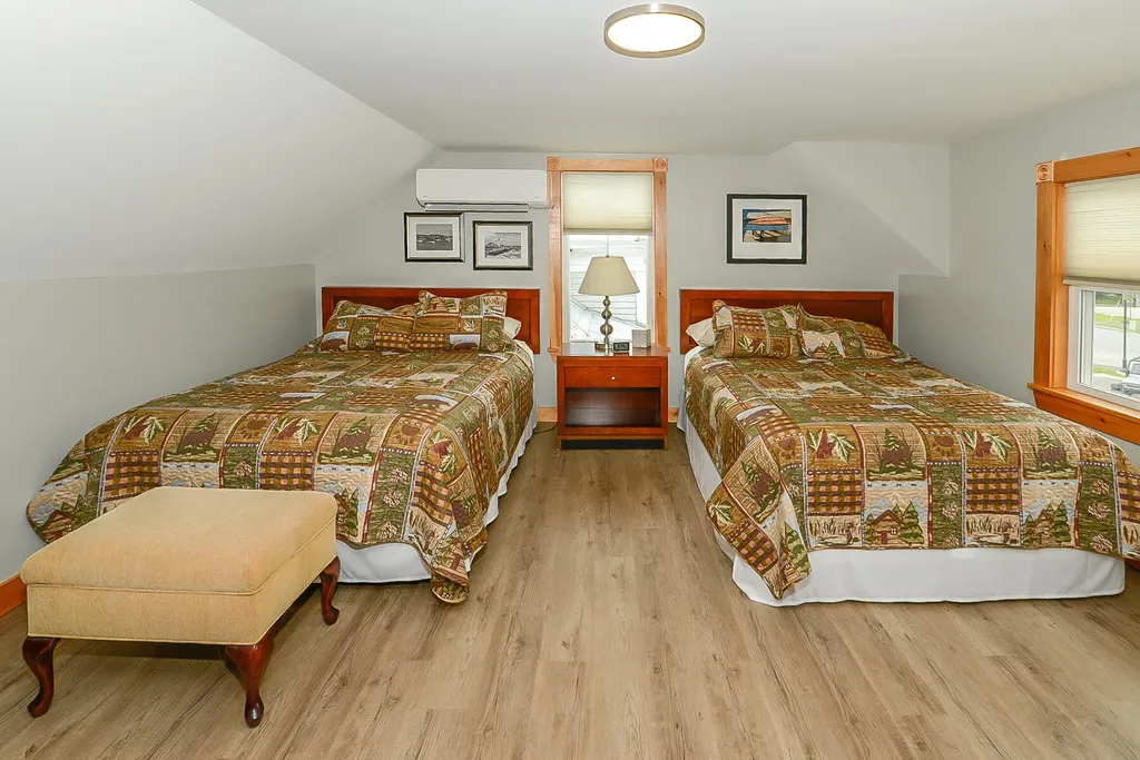 679 Roosevelt Trail Naples ME 04055