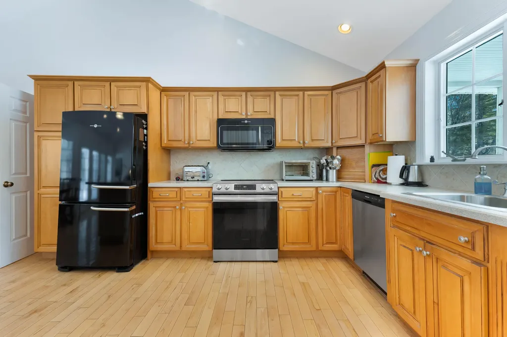 23 Sunny Acres Lane Boothbay ME 04537