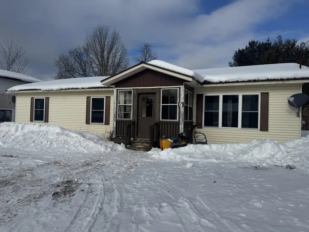 7 Mcmanus Street Washburn ME 04786