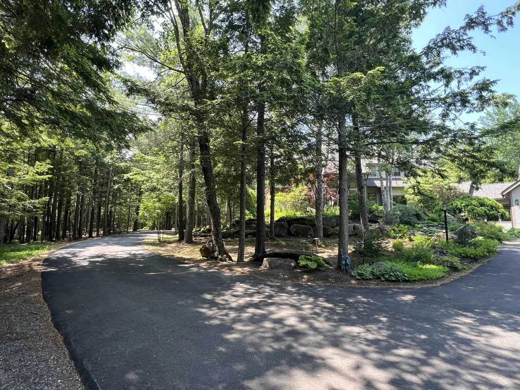 291 Molyneaux Road Camden ME 04843