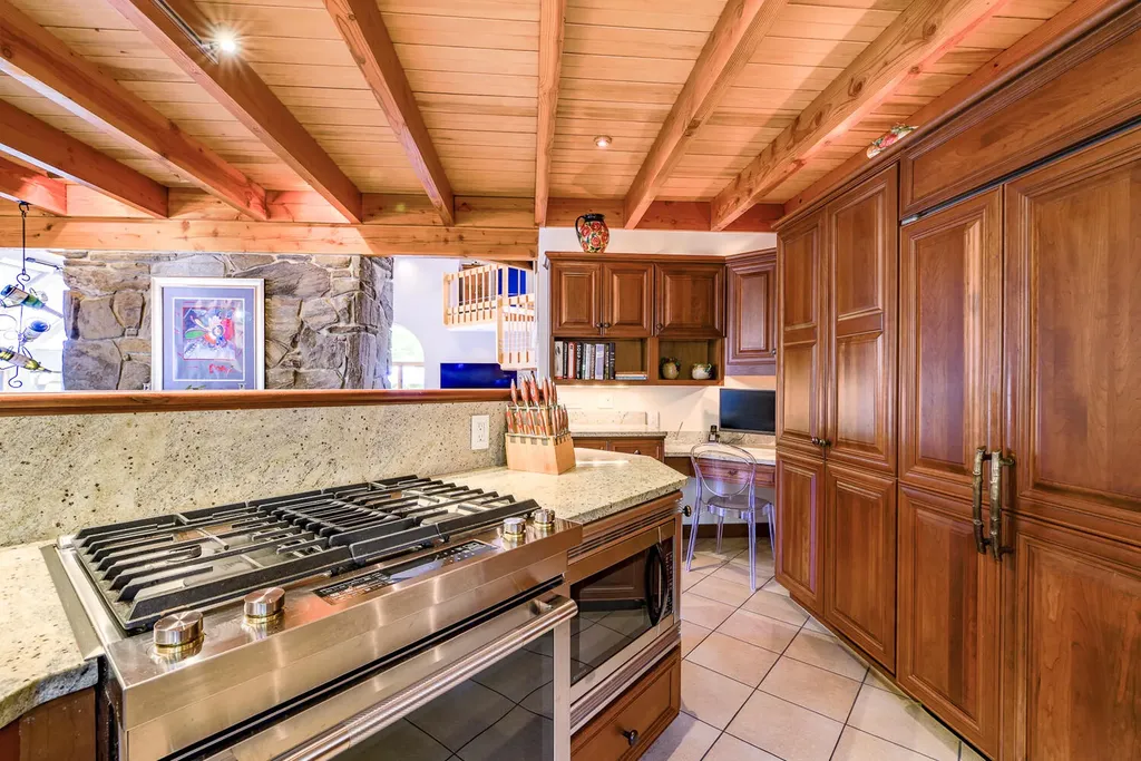291 Molyneaux Road Camden ME 04843
