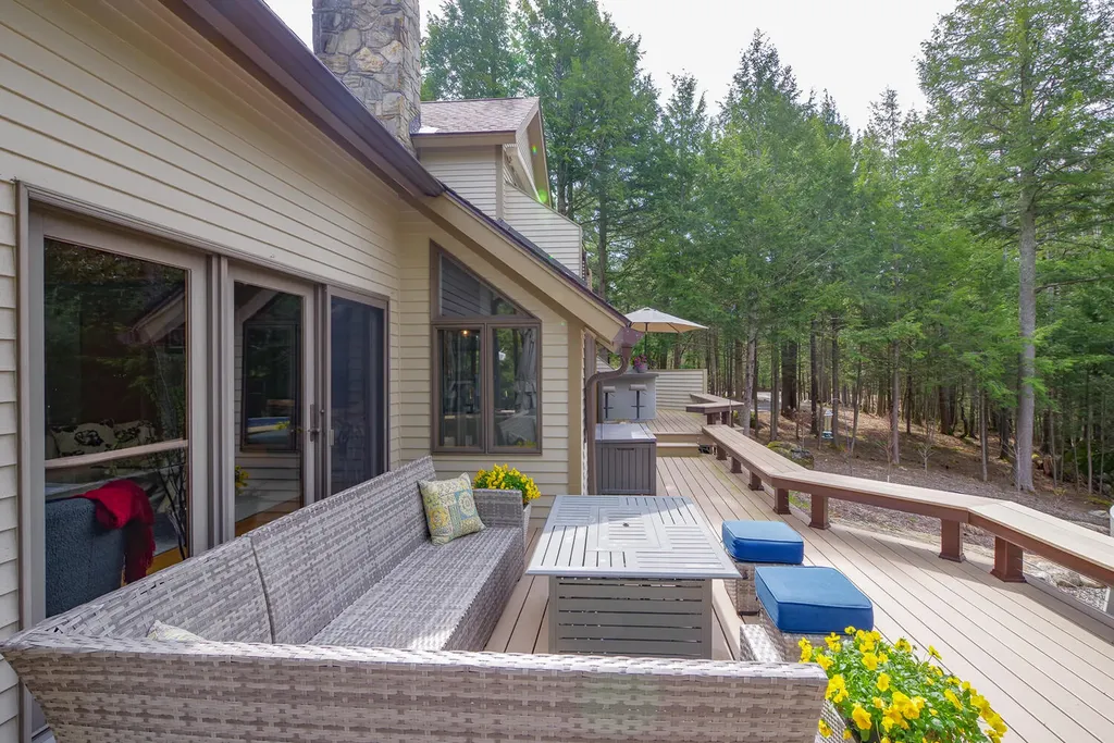 291 Molyneaux Road Camden ME 04843