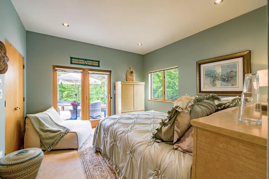 291 Molyneaux Road Camden ME 04843