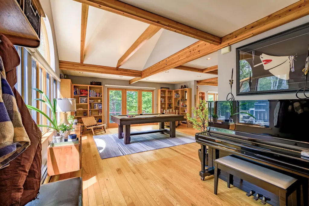 291 Molyneaux Road Camden ME 04843