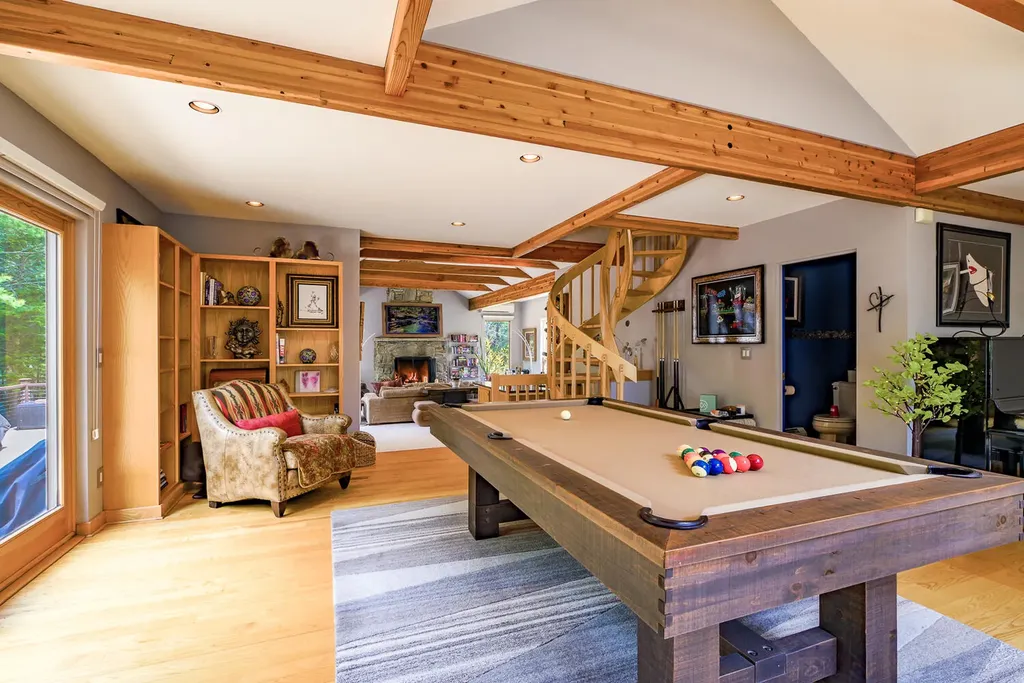 291 Molyneaux Road Camden ME 04843