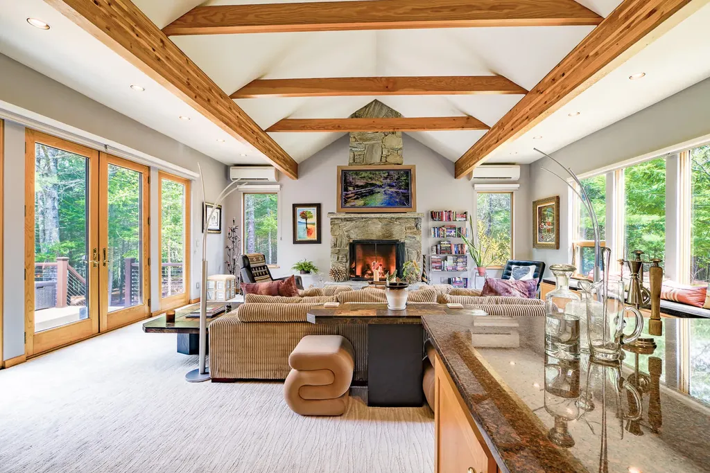 291 Molyneaux Road Camden ME 04843