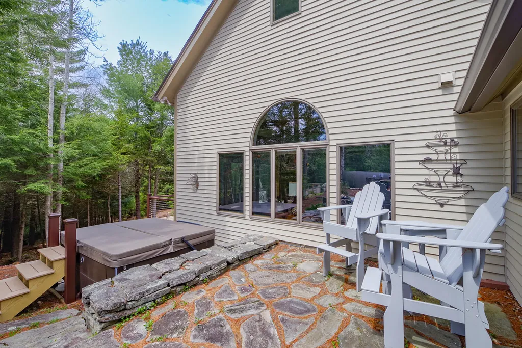 291 Molyneaux Road Camden ME 04843