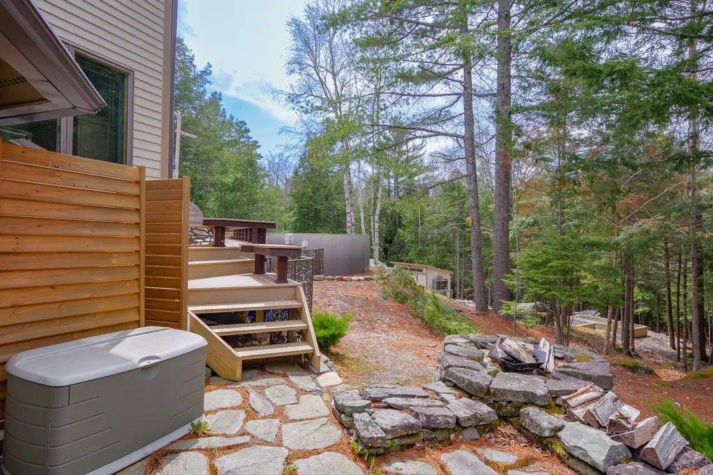 291 Molyneaux Road Camden ME 04843