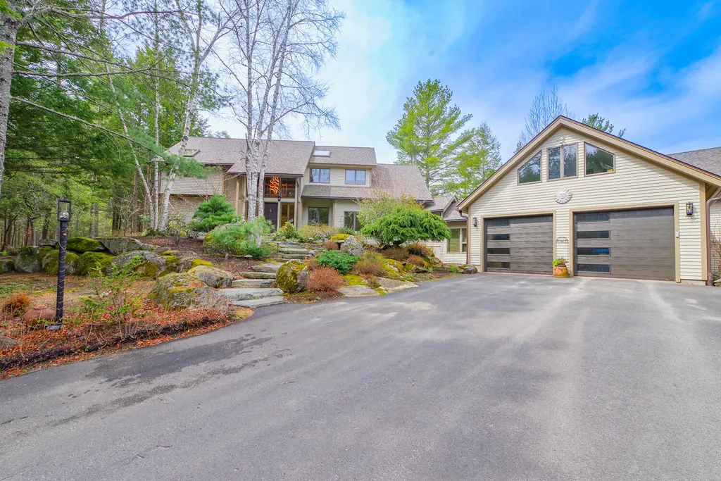 291 Molyneaux Road Camden ME 04843