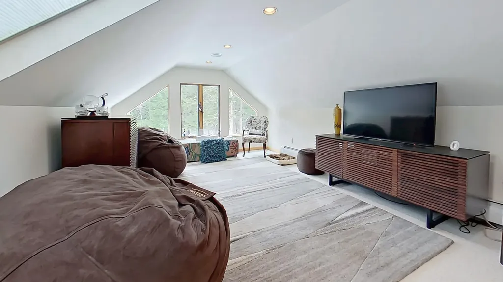 291 Molyneaux Road Camden ME 04843
