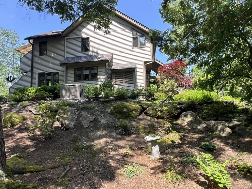 291 Molyneaux Road Camden ME 04843
