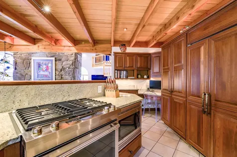291 Molyneaux Road Camden ME 04843