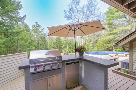 291 Molyneaux Road Camden ME 04843